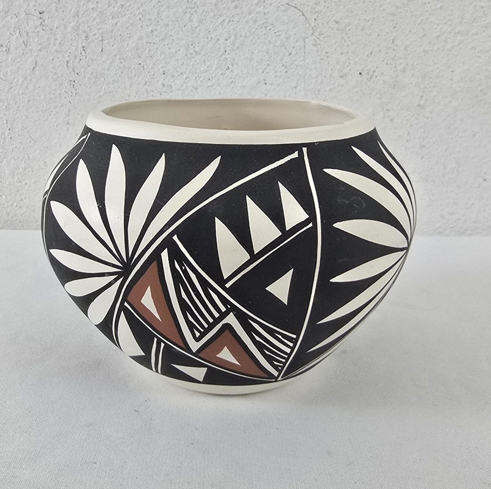 Vintage Hand  Painted Acoma Pottery Jar Signed Victorino